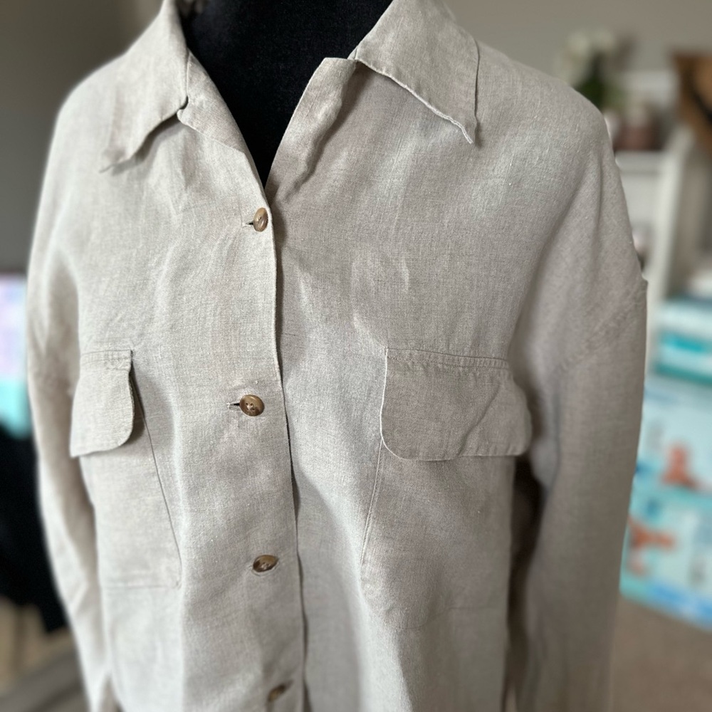 2/$15 ✨ Ann Taylor Linen Button-Up Shirt